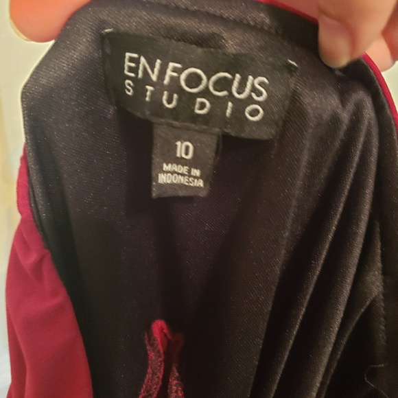 Cute Burgundy dress - Picture 2 of 4